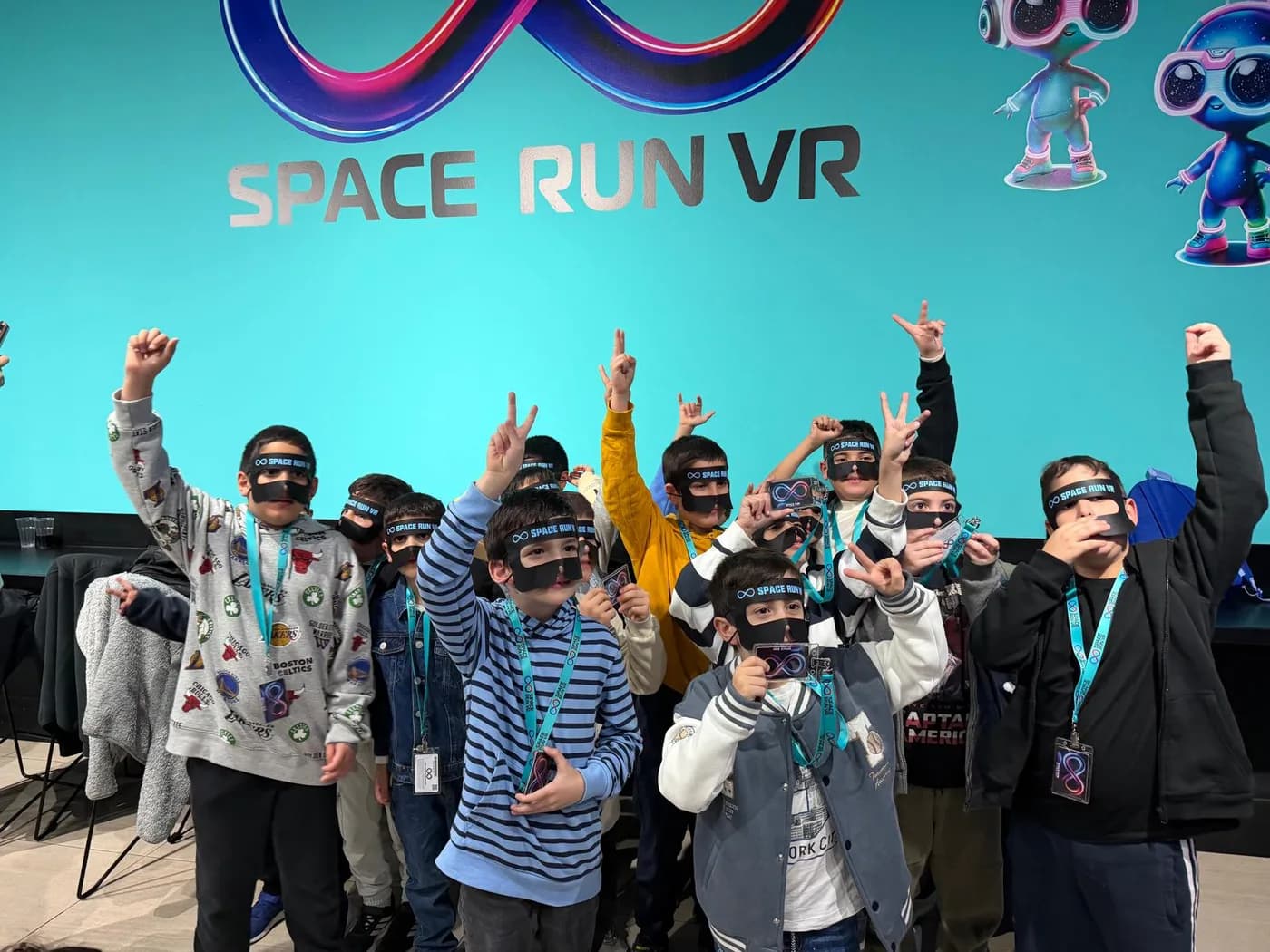 ילדים עם משקפי VR במתחם Space Run VR בראשון לציון