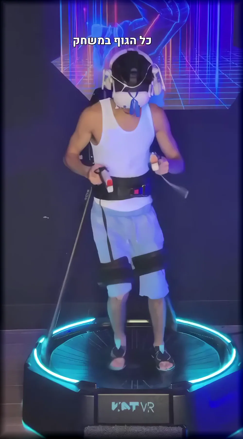 שחקן במתקן KAT VR ב־Space Run VR
